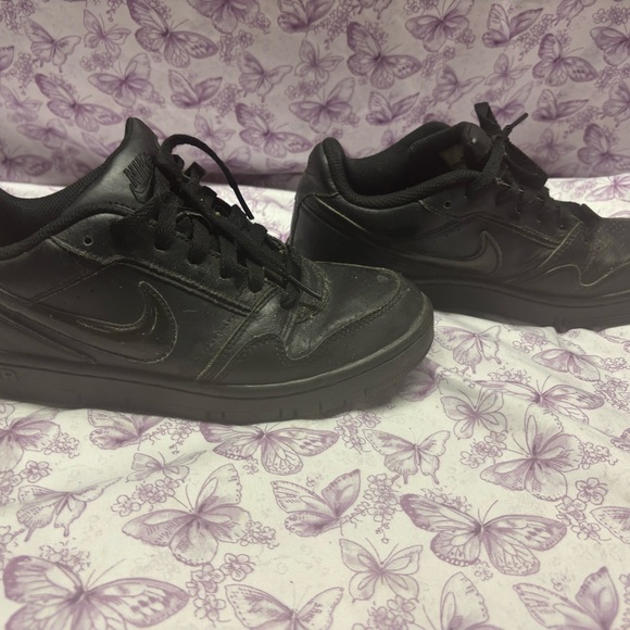 Nike Men's Black Leather Sneakers - Picture 3 of 5